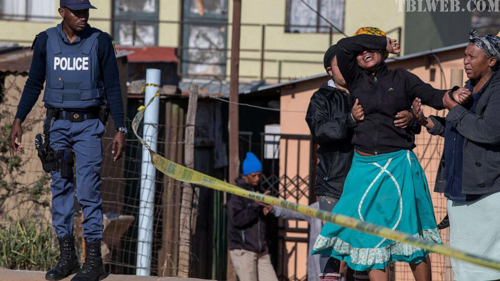 กราดยิงโรงเตี๊ยมแอฟริกาใต้ เสียชีวิต 14 เจ็บ 9 มีผู้เสียชีวิต 14 คนและอีก 3 คนอยู่ในอาการวิกฤต หลังจากมือปืนไม่ทราบชื่อเปิดฉากยิงที่